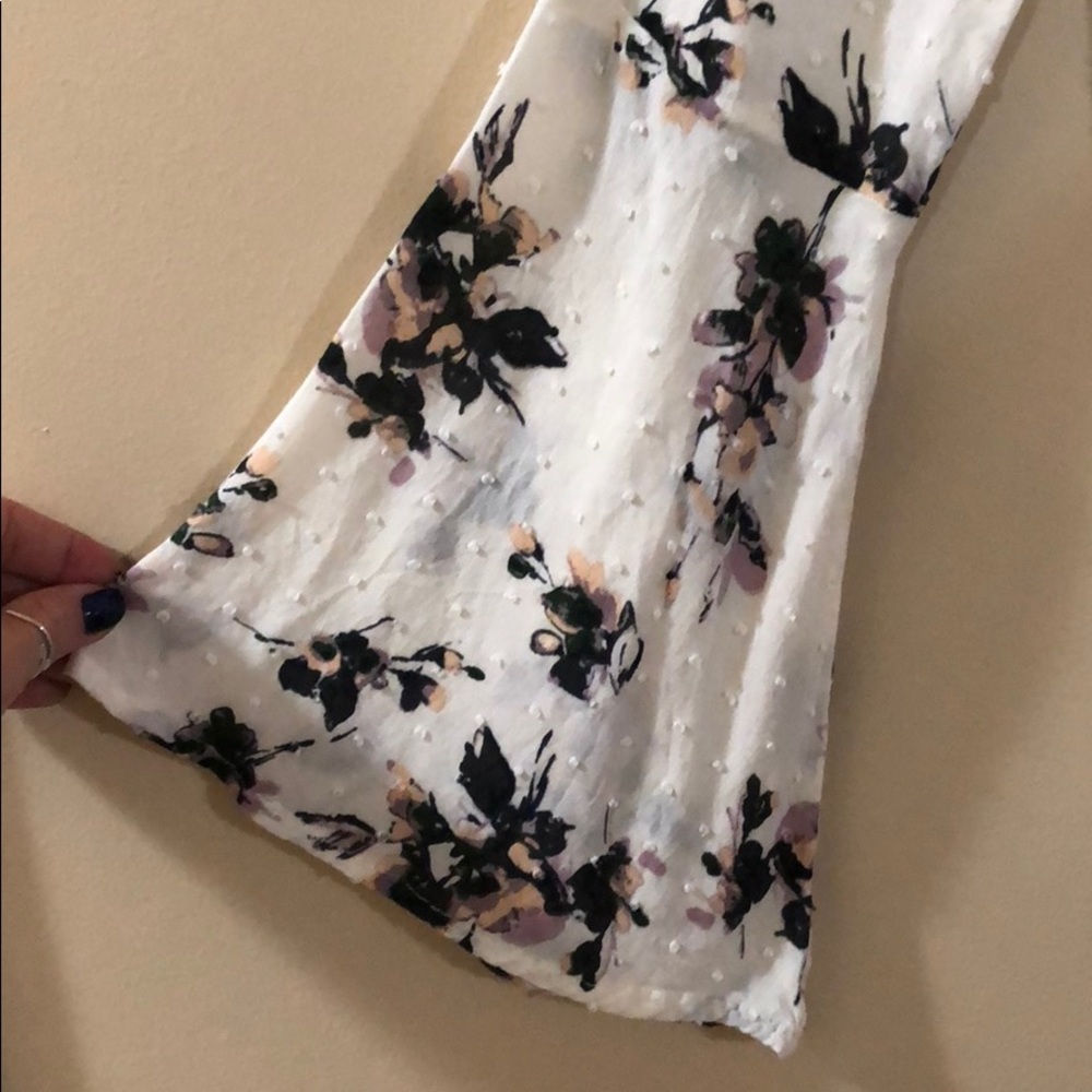 Color Thread floral bell Sleeve Top - Picture 4 of 6